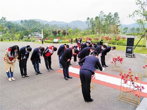 clip_image004.jpg 说明: https://epaper.cqcb.com/pic/202004/02/18913b48-6d8f-47e1-90d5-39ba571481ff.tif.1
